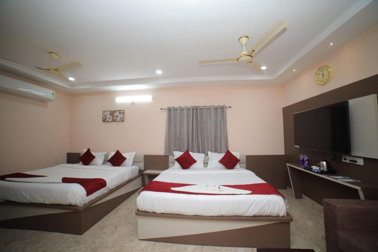 Hotel Sri Ganesh Grand Tirupati Exterior foto